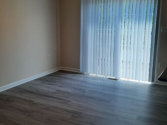 5th image of 929 Admirals Quay Dr