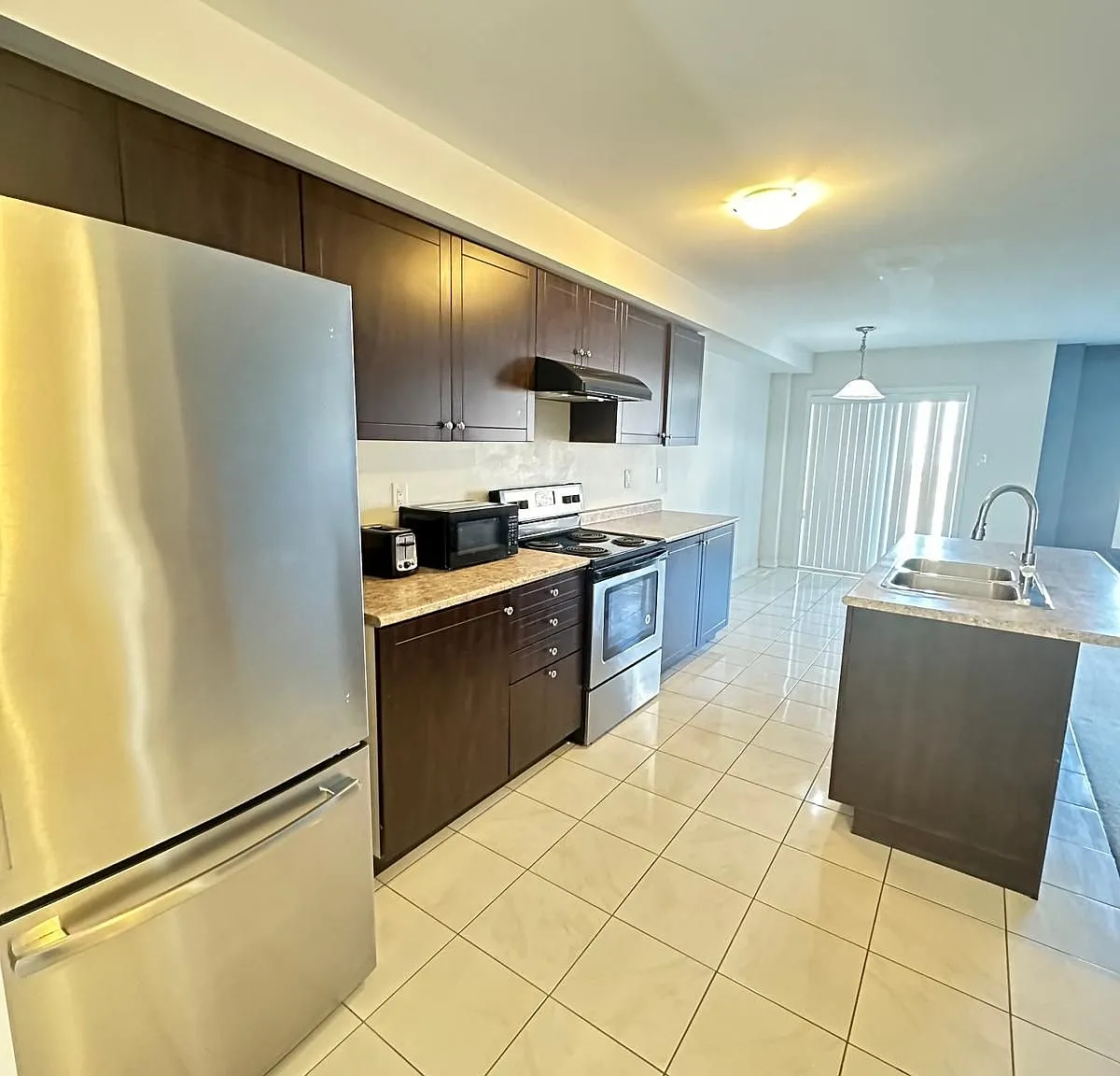 3 bed, $2,400 — Photo 4