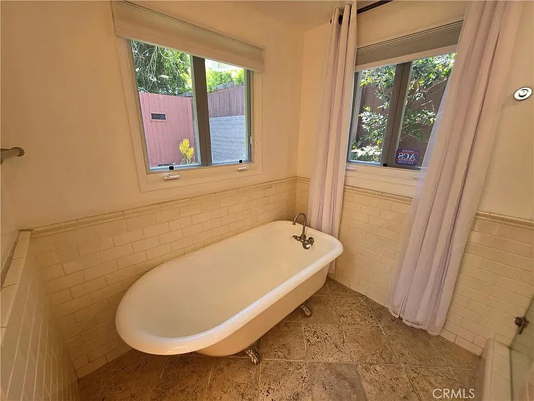 310 S Thurston Ave — Photo 47