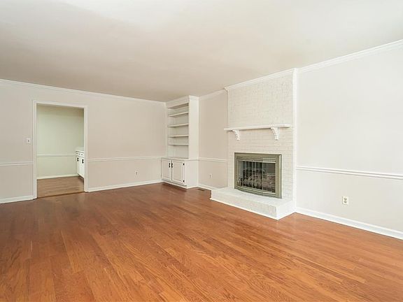 4th image of 706 Edinburgh Ct