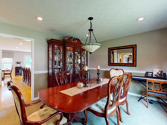 3rd image of 5747 Shady Meadows Dr