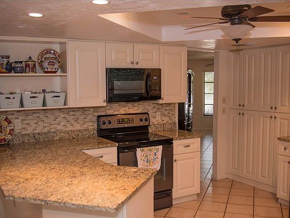 2nd image of 860 Pinewood Ter W