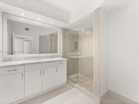 4th image of 1330 West Ave APT 1614