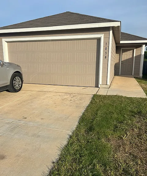 1038 Janzen Rd — Photo 1