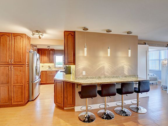 Breakfast Bar/Kitchen