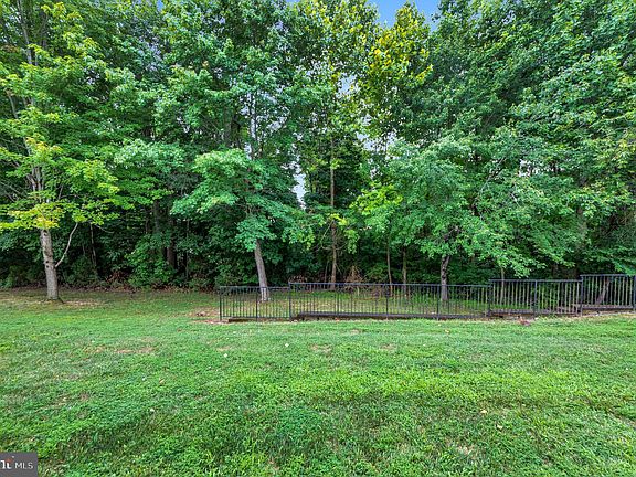 3rd image of 92 Aspen Hill Dr #233