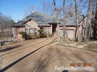 9688 Green Spruce Dr, Lakeland, TN 38002