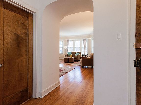 3rd image of 6436 N Damen Ave APT 2N