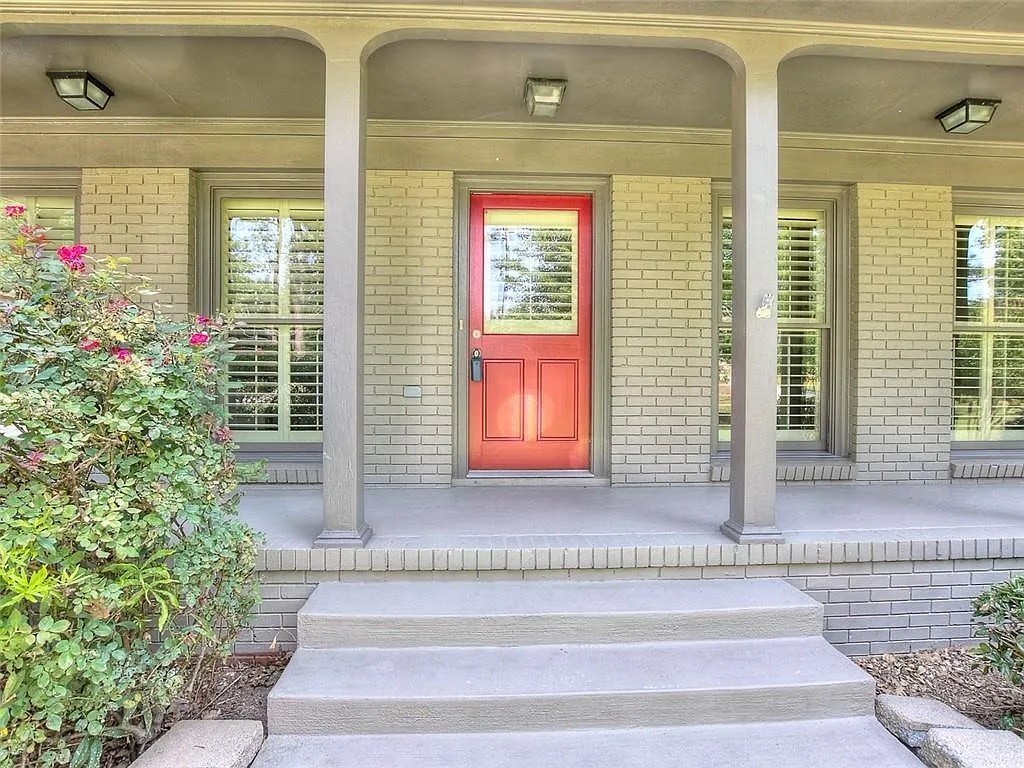 6 bed, 3.5 bath, 2466 sqft, $4,500 — Photo 2