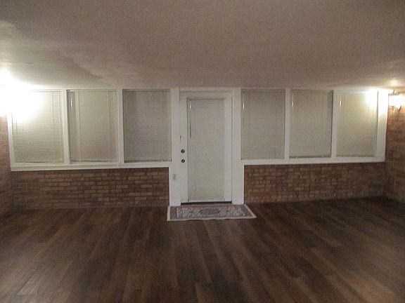 Large bonus room off den 