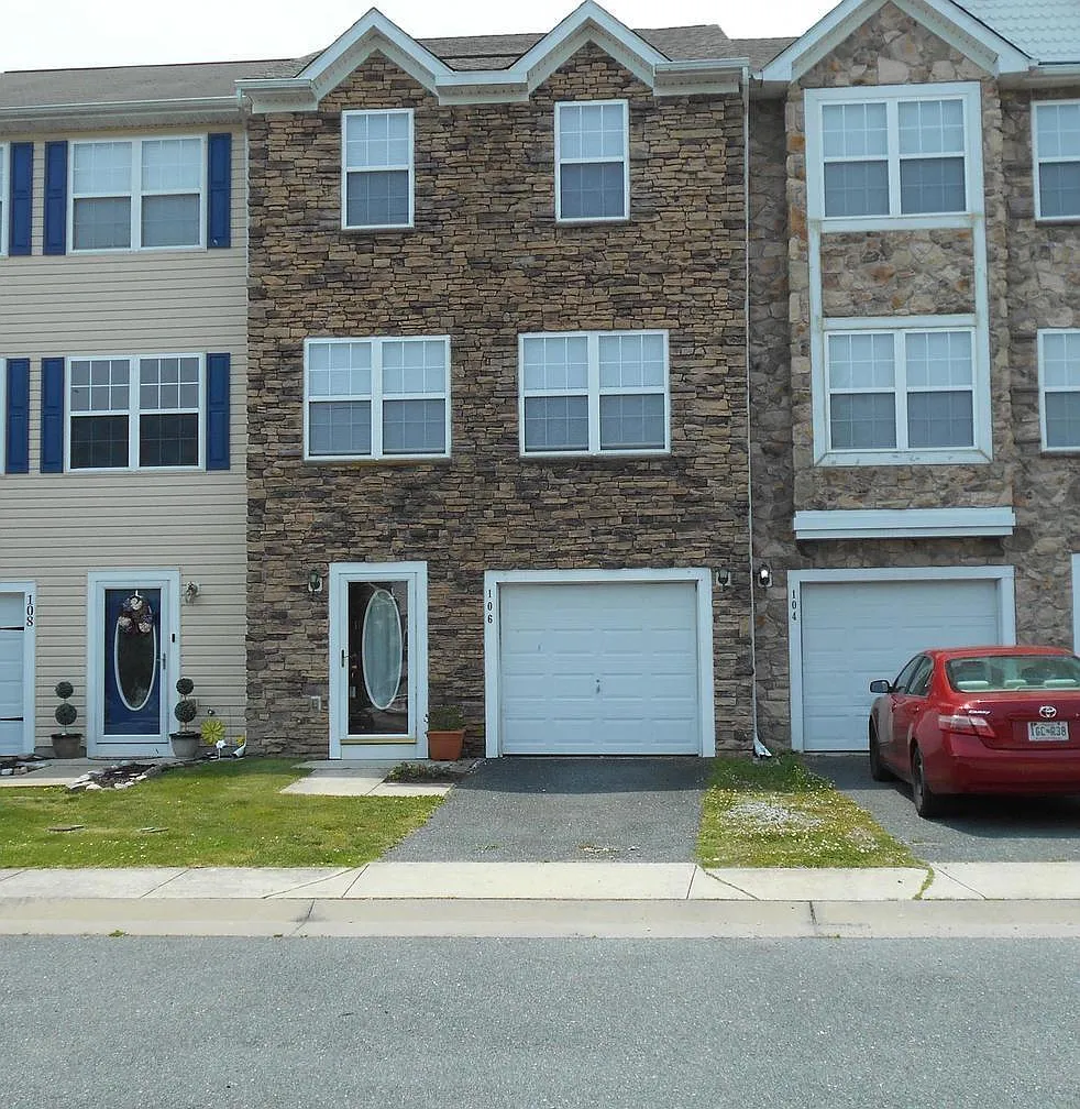 3 bed, 2.5 bath, 2060 sqft, $2,050 — Photo 1