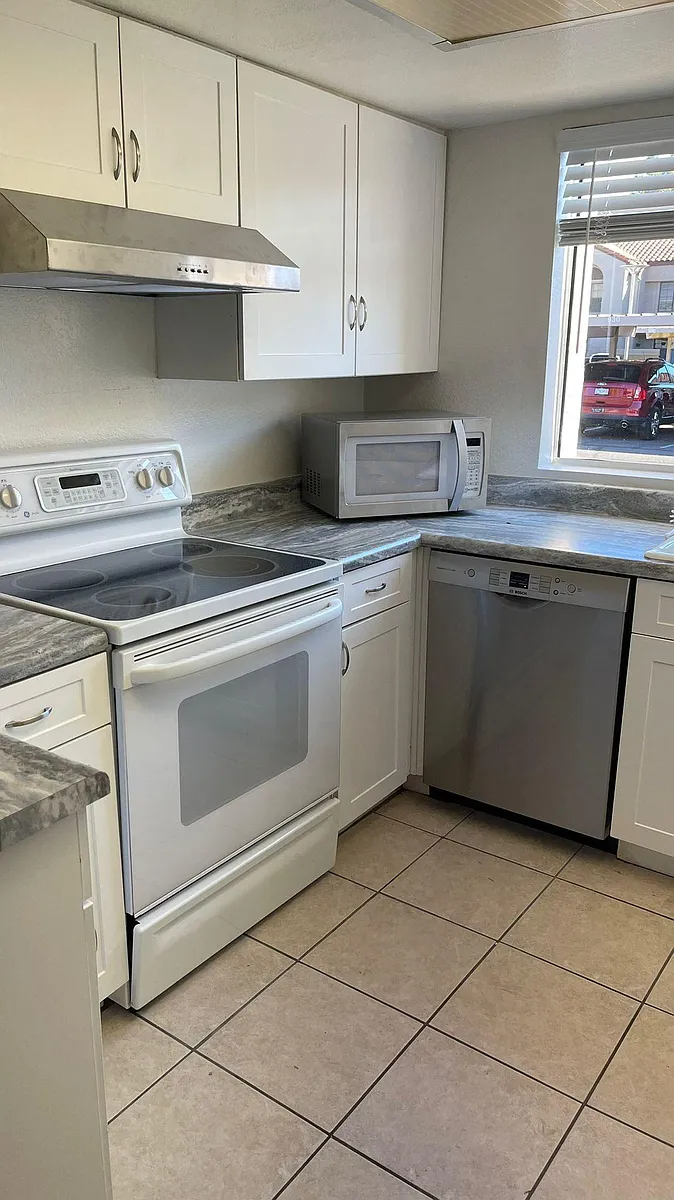 Building Photo - 839 S Westwood St #178