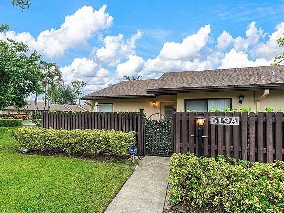 4th image of 619 Sea Pine Way #A
