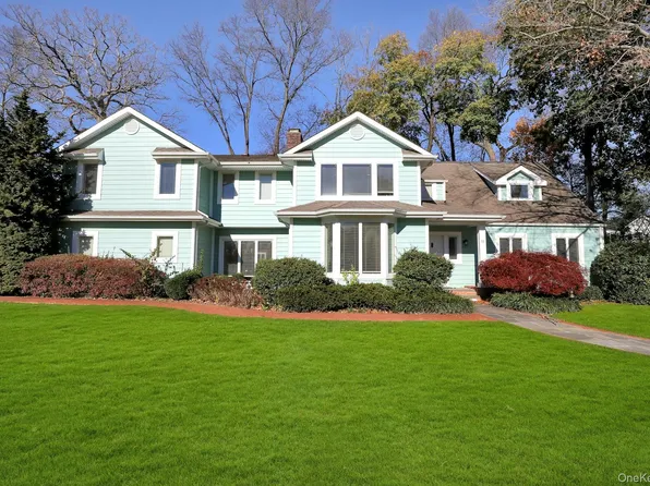 81 Round Hill Road, East Hills, NY 11577