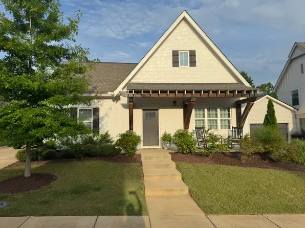 825 Clear Spring Dr, Auburn, AL 36830