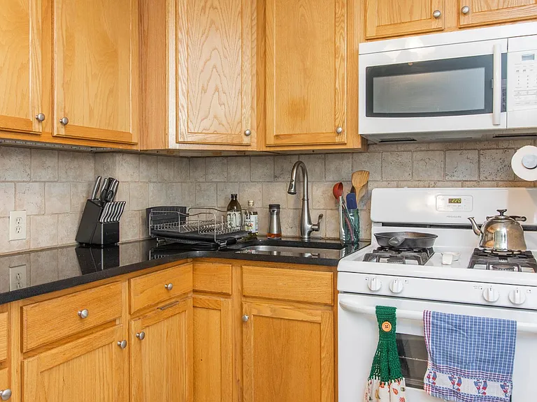 454 Leverington Ave #2 — Photo 8