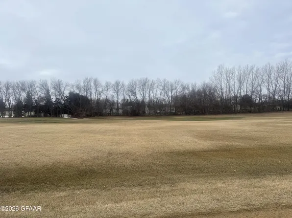 6 Cliffs Pl, Devils Lake, ND 58301