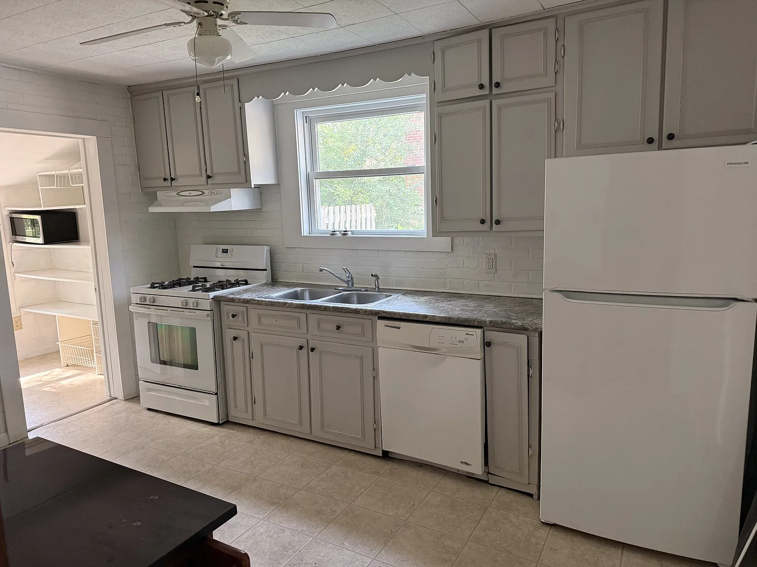 814 Owens Street North - 1 — Photo 4