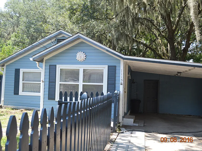 1115 Hickory Ave — Photo 1