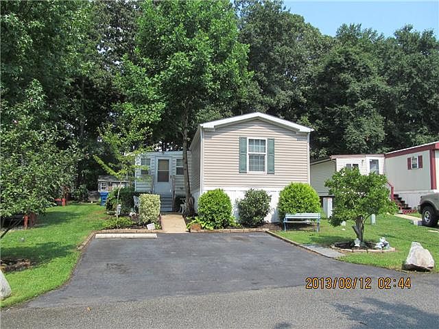 Front : driveway parking for 2 cars