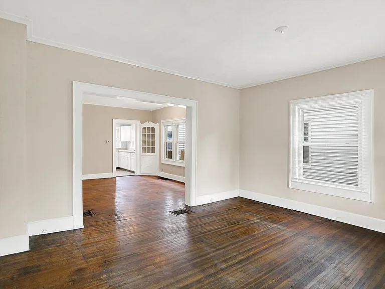 628 N Riley Ave — Photo 7