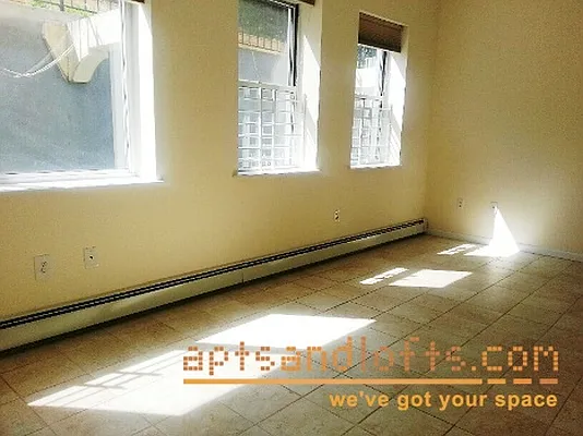 Rented by aptsandlofts.com | media 14