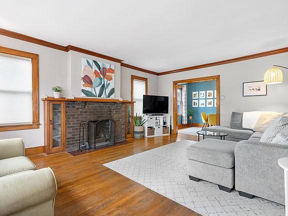 5th image of 209 N Dartmouth St
