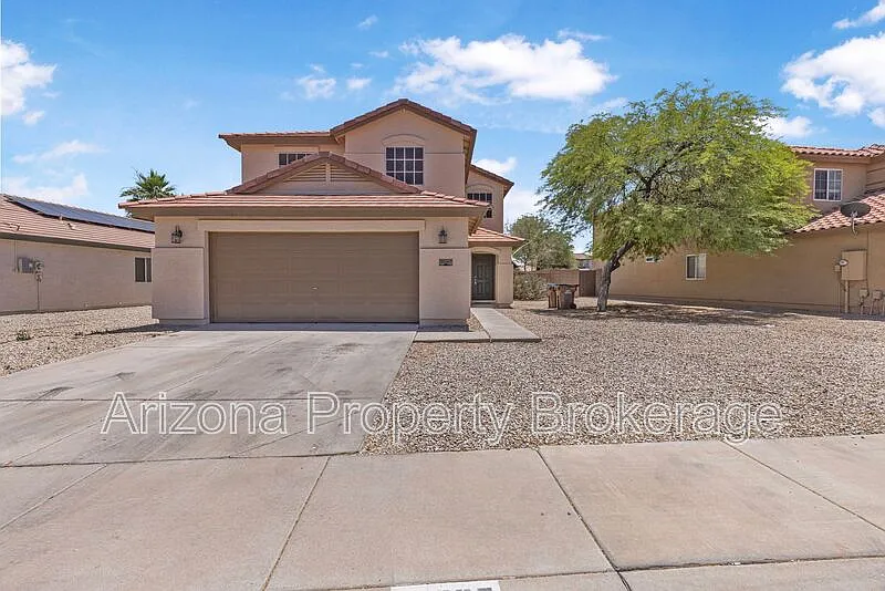 4 bed, 3.0 bath, 2337 sqft, $1,850 — Photo 1