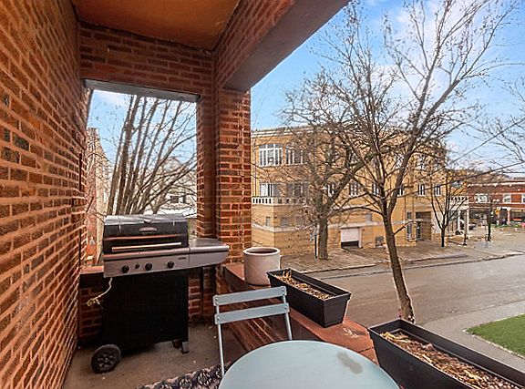 5th image of 2546 W Leland Ave #2