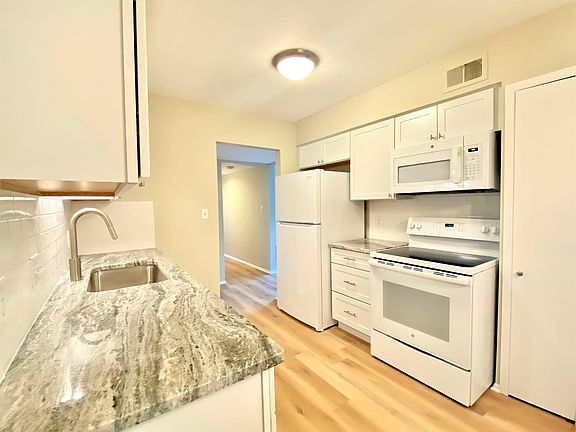 3rd image of 507 E University Dr APT 406
