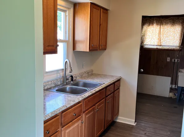 4219 Belle Ave, Sheffield Lake, OH 44054
