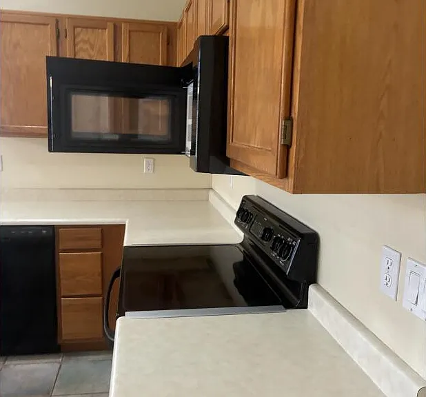 1074 N Saguaro St — Photo 6