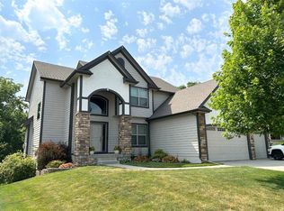 4464 NW 167th St, Clive, IA 50325