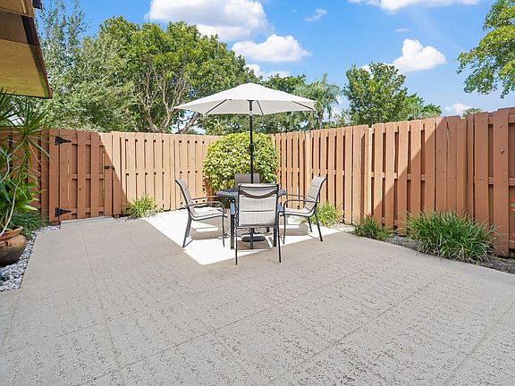2nd image of 2522 Camelot Court