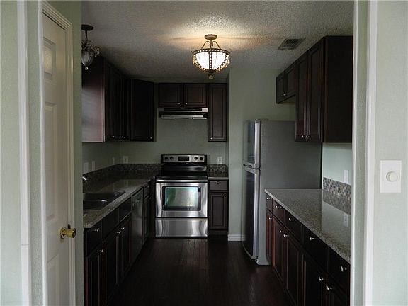 4th image of 222 Yorkshire Dr