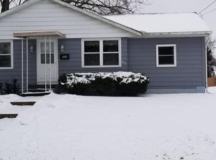 909 W 11th St, Sterling, IL 61081