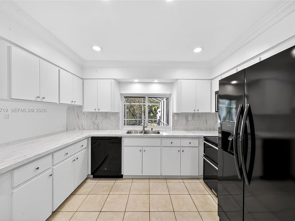 1st image of 10142 SW 79th Ave