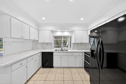 10142 SW 79th Ave Photo 1