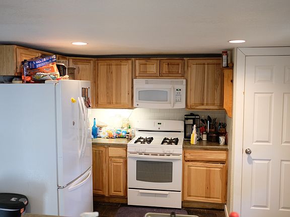 2nd image of 610 Hancock St