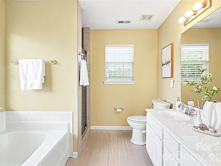 14802 Bergerac Ct — Photo 38