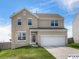 6409 Elmhurst Dr, Papillion, NE 68157