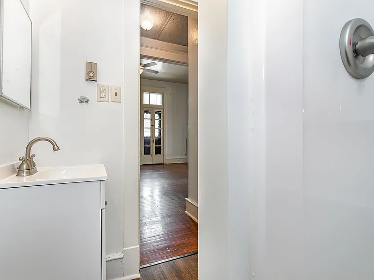 25 W Pomfret St — Photo 37