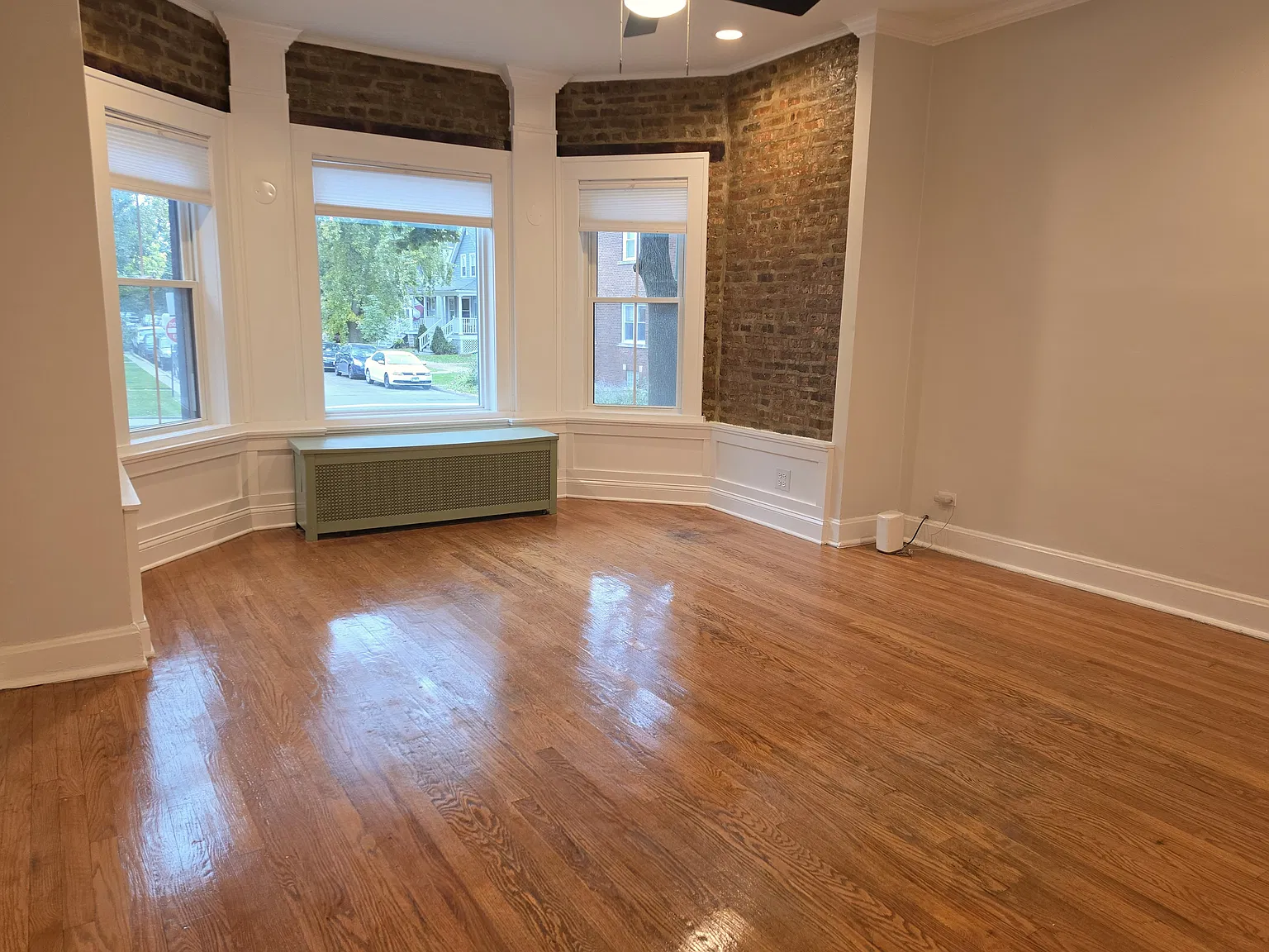3 bed, 1400 sqft, $2,850 — Photo 3