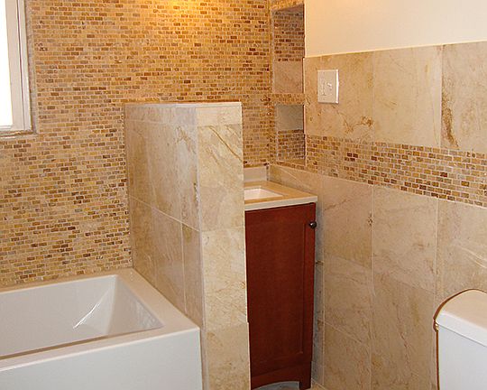 4th image of 852 W Belle Plaine Ave #2