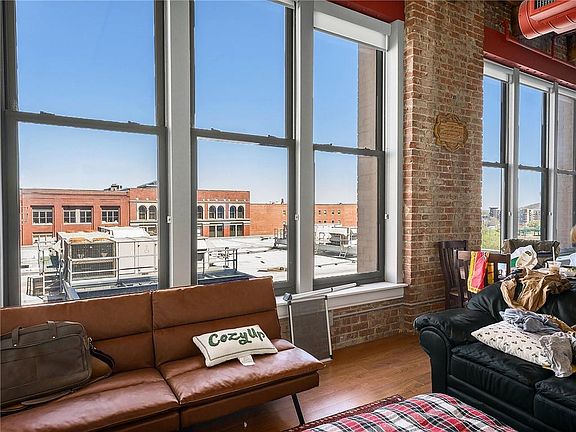 3rd image of 308 W 8th St APT 318