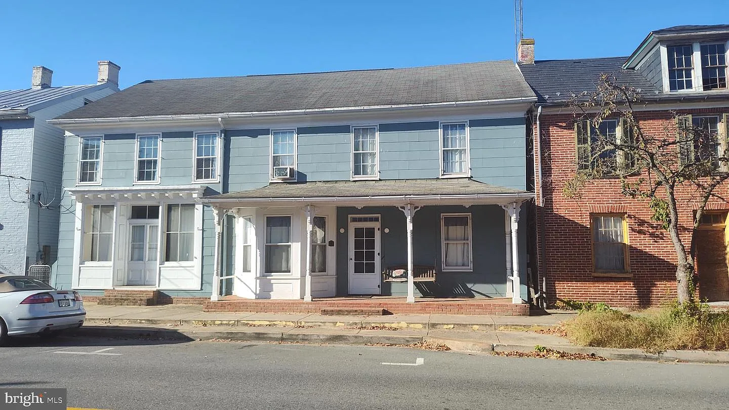 117 E Main St photo 1