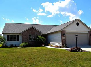 15903 Classic Lake Dr, Huntertown, IN 46748