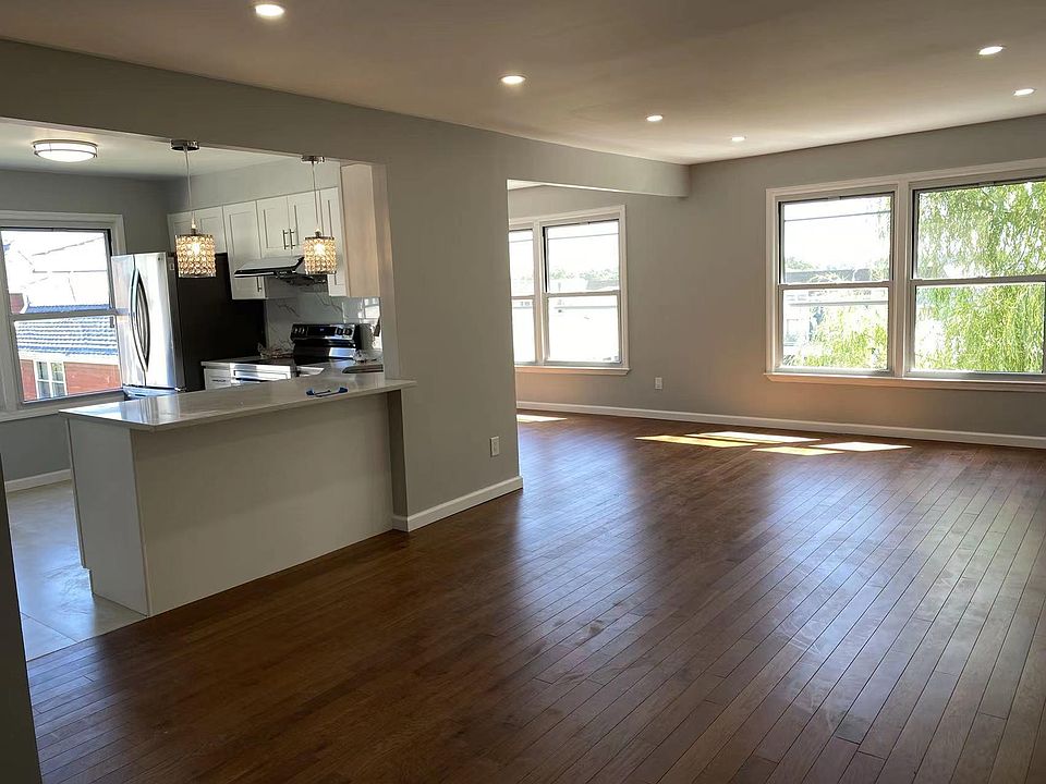 1st image of 16 Avenue & Bell Blvd Unit 2