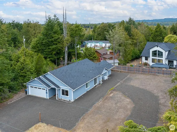 33 Butterfly Lane, Pacific Beach, WA 98571