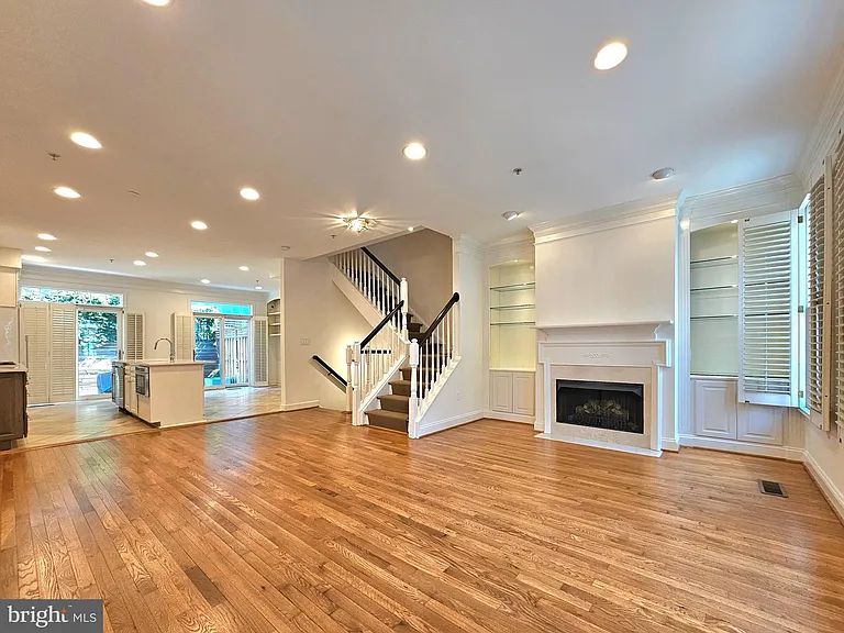 315 Hearthstone Mews — Photo 8